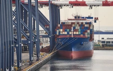 Thuế 10% vừa áp dụng, chính quyền Trump đã muốn nâng lên 15%