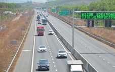 Xe trên cao tốc từ TP.HCM về miền Trung dịp tết đông kỷ lục