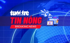 Cây xanh gãy đổ tại vườn hoa Lý Tự Trọng sát hồ Tây đè trúng 2 người dân phải đi cấp cứu