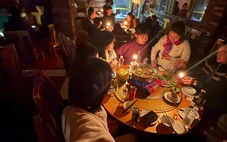 Quản lý homestay ở Y Tý báo cáo gì với chính quyền khi bị khách tố cho ở phòng kho?