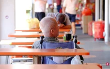 Không con cái, cụ ông 93 tuổi tặng 5 căn nhà và hàng chục tỉ cho hàng xóm khi qua đời