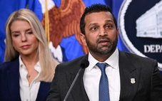 Giám đốc FBI tiếp tục sa thải loạt đặc vụ từng điều tra ông Trump