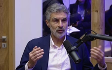 'Cha đỡ đầu' AI cảnh báo mối nguy 5 năm tới, chỉ ra những nghề sẽ sống sót