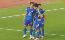 Thi đấu với 10 người, Đại Học Văn Hiến vẫn đánh bại CLB Long An