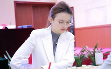 Nữ kỳ thủ xinh đẹp thắng sốc nhà vô địch cờ tướng Trung Quốc