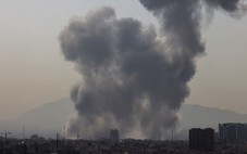 NÓNG: Israel tuyên bố tấn công Iran, nổ lớn ở Tehran