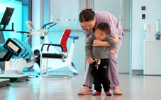 Nguy cơ sống thực vật sau đuối nước, em bé 3 tuổi hồi phục thần kỳ