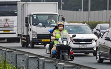 Cảnh sát giao thông toàn quốc dùng xe đặc chủng dẫn các đoàn xe của người lao động về quê đón Tết