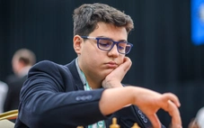 Kỳ thủ 14 tuổi gây chấn động khi lọt top 50 bảng xếp hạng cờ vua thế giới là ai?
