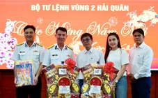 1.700 bộ báo Tuổi Trẻ Xuân đến với chiến sĩ hải quân