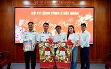 1.700 bộ báo Tuổi Trẻ Xuân đến với chiến sĩ hải quân