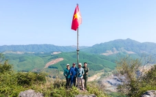 Ngắm Đường 9 mùa xuân về từ cứ điểm Rockpile