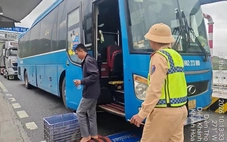 'Nhồi nhét' thêm 7 người, tài xế và chủ xe giường nằm bị phạt 52,5 triệu đồng