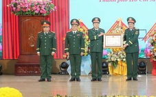 Cục Chính trị Quân khu 7 nhận Huân chương bảo vệ Tổ quốc hạng nhất