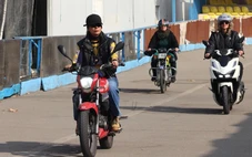 Iran chính thức cho phép phụ nữ lái xe máy