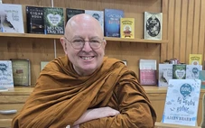 Thiền sư Ajahn Brahm: Cứ cau có khó chịu, vì khi đó ta vẫn đang hạnh phúc