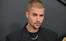 Justin Bieber giản dị mà cuốn hút trên thảm đỏ