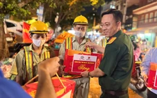 Đón Tết bằng việc tử tế, chiến sĩ xuân tình nguyện lan tỏa 'Tết văn minh' khắp ngõ TP.HCM
