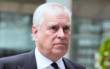 Cựu Hoàng tử Anh rời dinh thự ngay trong đêm sau lùm xùm hồ sơ Epstein