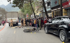 Mở cửa xe gây tai nạn: Quy tắc mở cửa xe bằng tay phải để xoay người quan sát, sao không học?