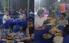 Nhầm đám tang thành khu ẩm thực, du khách được gia chủ Thái Lan mời ăn uống nhiệt tình