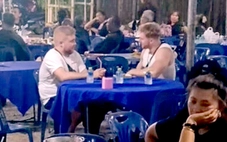 Nhầm đám tang thành khu ẩm thực, du khách được gia chủ Thái Lan mời ăn uống nhiệt tình