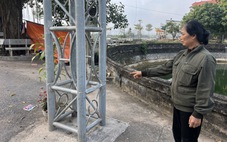 Cổng chào dựng trái phép giữa nút giao ở Hà Nội, người dân khởi kiện chính quyền xã