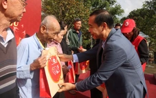 Tết nhân ái đến với đồng bào vùng lũ Đắk Lắk