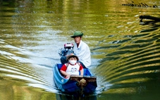 Nhiều học sinh Cà Mau phải nghỉ học giữa chừng vì đi lại khó khăn