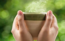 Uống nước ấm buổi sáng có giúp tiêu hóa tốt hơn?