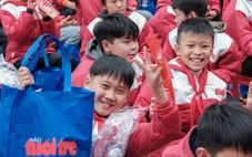 Hơn 1.000 suất quà mang Tết sớm, lì xì đỏ đến với học sinh Cao Bằng