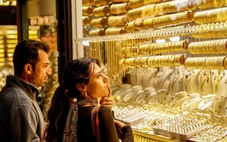 Nhiều nhà kinh tế nâng dự báo giá vàng, bạc sau những cú đảo chiều chóng mặt