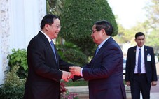 Thủ tướng và Chủ tịch Quốc hội Việt Nam gặp lãnh đạo Lào