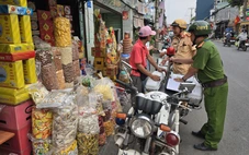 Sau phản ánh của Tuổi Trẻ, xử lý lấn chiếm vỉa hè quanh chợ Hạnh Thông Tây, đường Quang Trung