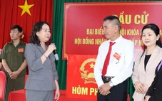 Phó chủ tịch nước Võ Thị Ánh Xuân kiểm tra công tác bầu cử tại Đồng Nai