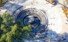 Tượng đài trong tim người thành phố