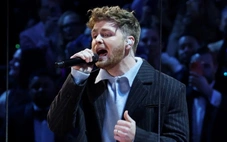 Alex Warren bỗng 'hot rần rần' vì sự cố hát lệch nhịp tại Grammy