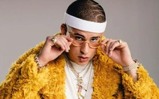 Thời trang phá cách của Bad Bunny, ngôi sao làm nên lịch sử Grammy 2026