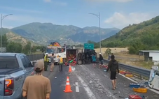 Tai nạn trên cao tốc Cam Lâm - Vĩnh Hảo, CSGT điều tiết xe cộ ra nút giao Du Long