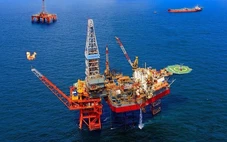 Một cổ phiếu dầu khí tăng 30% sau tin đồn, chuyên gia khuyến nghị 'giao dịch thận trọng'