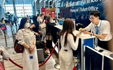 Tăng chuyến, vé máy bay Tết vẫn 'căng'