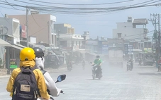 Dân kêu đường Lò Lu 'bụi quá', chủ đầu tư bị phê bình, sẽ thảm nhựa trước Tết