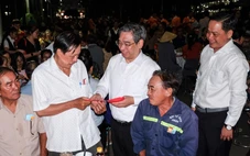 Phó bí thư Thành ủy TP.HCM Nguyễn Phước Lộc dự ngày hội Xuân đoàn kết, trao quà Tết tại Bình Phú