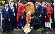 Chủ tịch nước Lương Cường cùng kiều bào thả cá chép tiễn ông Công, ông Táo