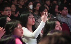 Dạy học Ngữ văn dưới... ánh đèn sân khấu