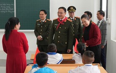 Dựng lại ngôi trường từng bị lũ 'xóa sổ' ở vùng biên xứ Nghệ