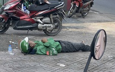 Shipper gục chết bên xe máy chở đầy hàng ở phường An Phú Đông