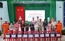 Tổng công ty Điện lực miền Nam trao quà Tết ở Đồng Tháp