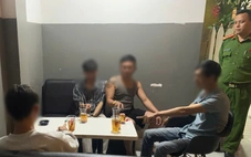 Rủ nhau đến quán cà phê 'chơi' ma túy, bị công an ập vào bắt quả tang