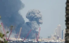 Đọc nhanh 2-3: Vàng bạc cùng giá dầu tăng vọt, thấp thỏm chứng khoán trong nước